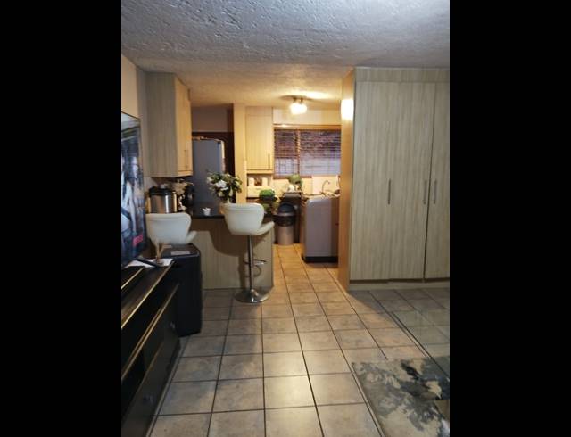 2 BEDROOM APARTMENT FOR SALE IN GLEN MARAIS